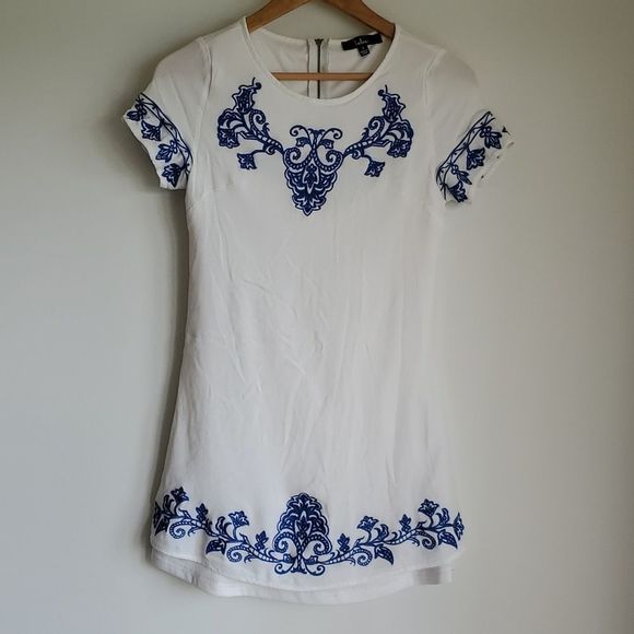 Lulu's Tale to Tell Blue & Ivory Embroidered Shift Mini Dress D3017 Size Small - Picture 2 of 5